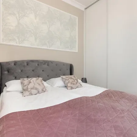 Wola Beautiful Pet-friendly By Renters Lägenhet