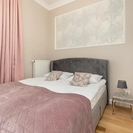 Wola Beautiful Pet-friendly By Renters Lägenhet